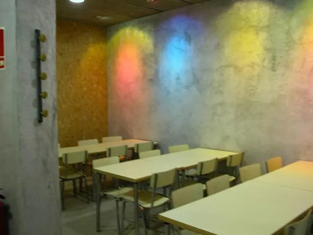 Ideal Youth Hostel Barcelona 0*,